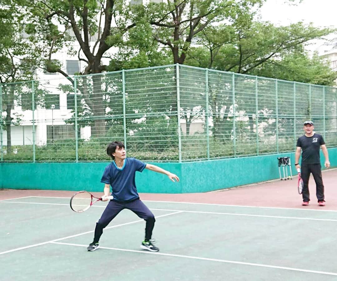 町田星児さんのインスタグラム写真 - (町田星児Instagram)「芸人さん、関係者さん、テニス始めませんか？……と、ここまで書いて思い出した。前回の投稿で後輩のアシダヒモビッチが興味を示してたのに、誘うの忘れてた！」7月16日 23時05分 - machidaseiji