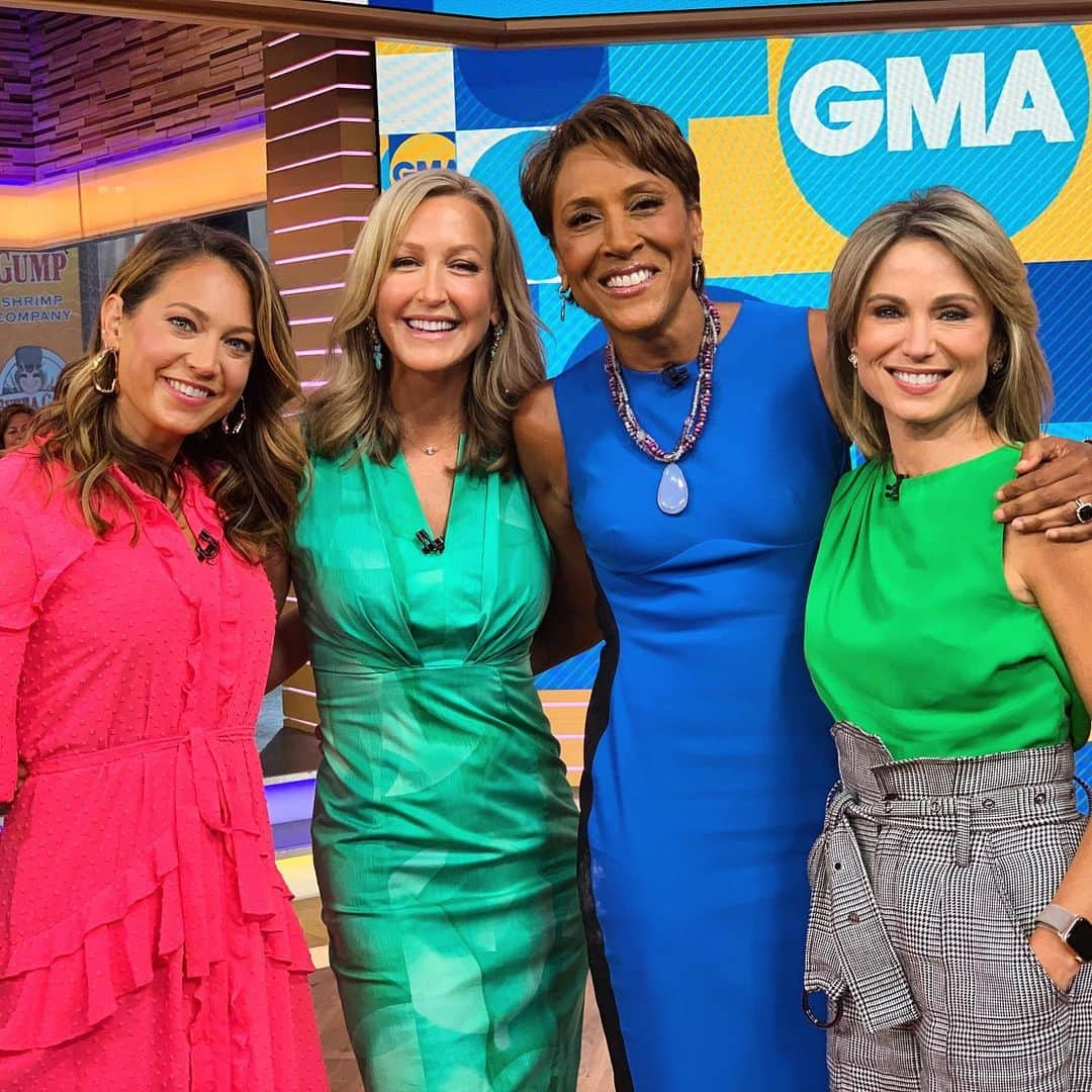 Good Morning Americaさんのインスタグラム写真 - (Good Morning AmericaInstagram)「Moment of appreciation for all the talented, hardworking women we have on our show! 💖 @ginger_zee, @lara.spencer, @robinrobertsgma and @ajrobach (and all the ones behind the scenes) help make every morning a great one! 🥰」7月16日 23時18分 - goodmorningamerica