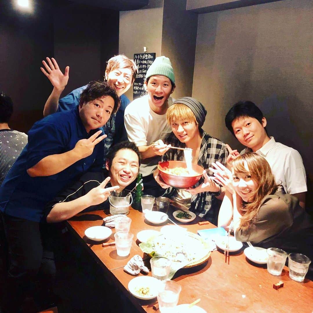 naoのインスタグラム：「先月のとある日の一コマ。  美味しくいただきました。  まろさん、アリコンさん、お誕生日おめでとうございます🎈  渡部さん、日本各地のお店情報凄すぎます。  ひと美さん、今度お店行きます。  塚田さん、ラーメン食べたいです。」