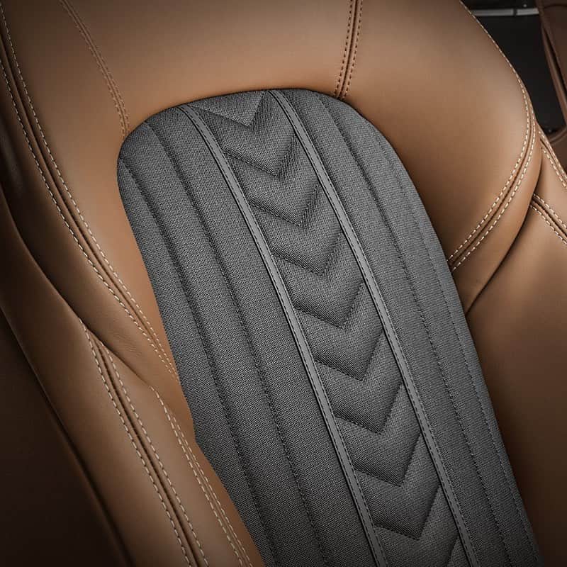 Maserati Japan | マセラティ ジャパンのインスタグラム：「イタリアを代表するラグジュアリーブランド「エルメネジルド ゼニア」のシルクトリムが使用されたレヴァンテ グランルッソのシート。最高の品質を追求したエレガンスな空間がドライバーに最上のドライビングを演出します。 #Maserati #マセラティ  #MaseratiJapan #マセラティジャパン #Levante #レヴァンテ」