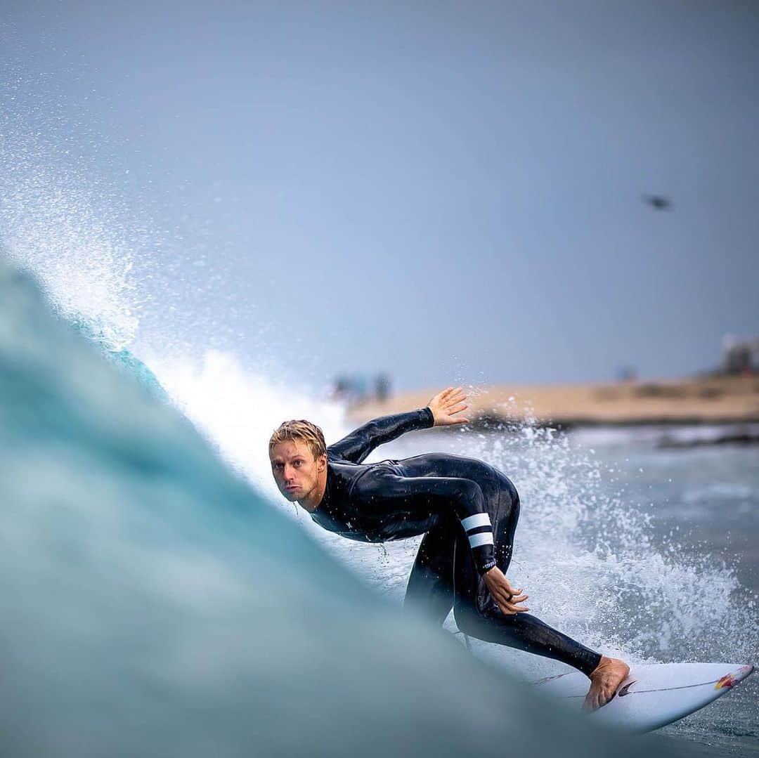 hurleyさんのインスタグラム写真 - (hurleyInstagram)「Warming up. ⠀⠀⠀ Between heats, the team takes our new Hurley Advantage Wetsuits for a spin.⚡️」7月13日 4時01分 - hurley