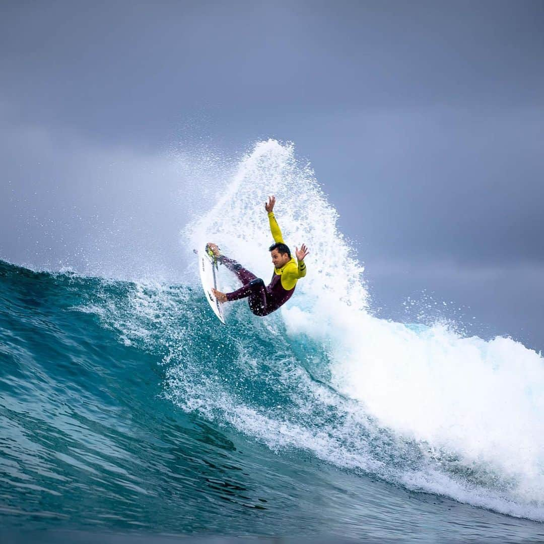 hurleyさんのインスタグラム写真 - (hurleyInstagram)「Warming up. ⠀⠀⠀ Between heats, the team takes our new Hurley Advantage Wetsuits for a spin.⚡️」7月13日 4時01分 - hurley