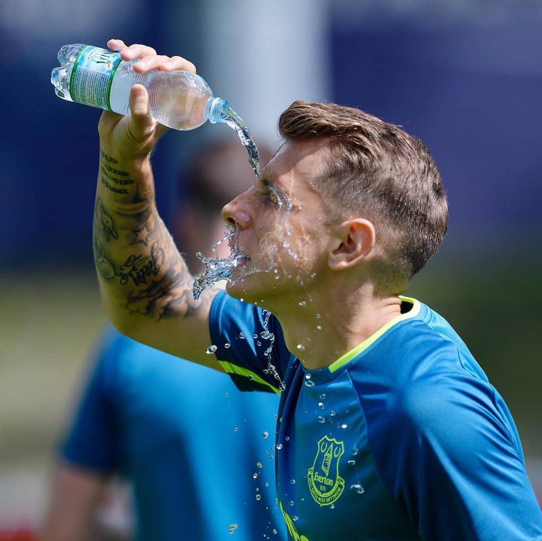 エヴァートンFCさんのインスタグラム写真 - (エヴァートンFCInstagram)「Turning it 🆙 in the Alps! 🏔 • • • #everton #efc #coyb #training #bagnes #swiss #switz #switzerland #alps #thealps #altitude #bernard #digne #coleman #walcott #keane #gomes #sigurdsson #premierleague #pl #epl」7月13日 4時05分 - everton