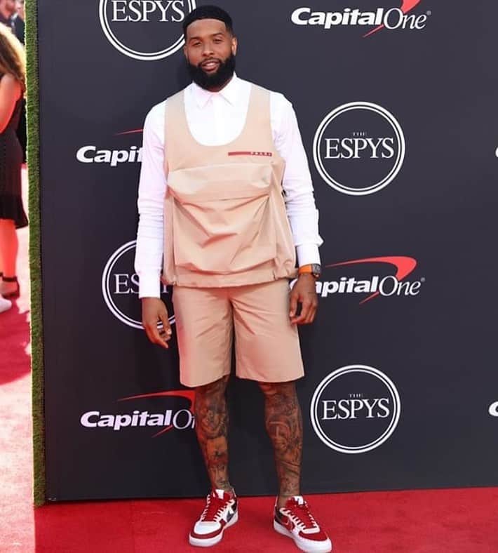 オデル・ベックハン・ジュニアのインスタグラム：「“Backpack, backpack Backpack, backpack On the backpack loaded up with things and knickknack's too Anything that you might need I got inside for you...😭😭” ESPYS 19」