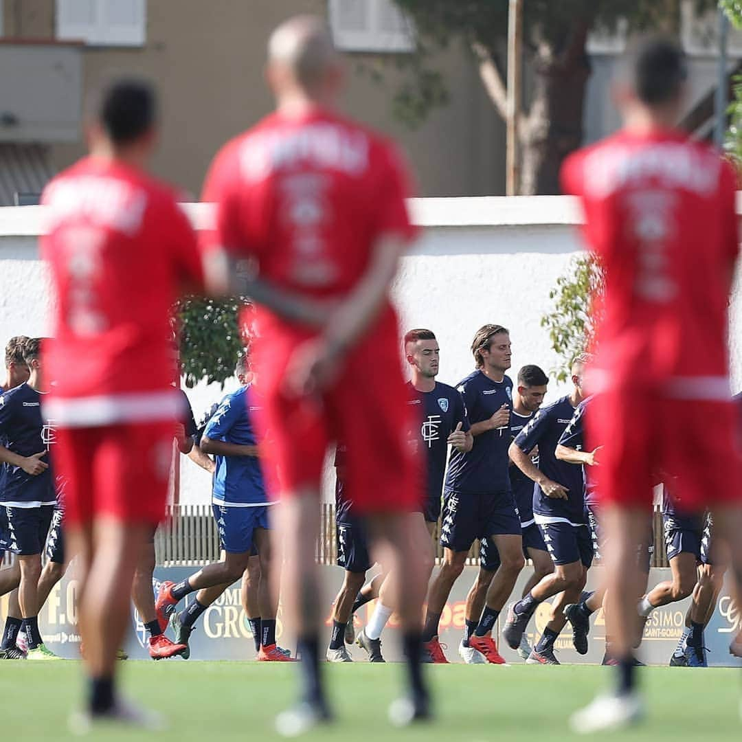 エンポリFCさんのインスタグラム写真 - (エンポリFCInstagram)「Azzurri in campo questo pomeriggio al Sussidiario; domani di nuovo doppia seduta, domenica al lavoro solo al mattino 📸📸📸 #Day5」7月13日 2時42分 - empoli_fc_official