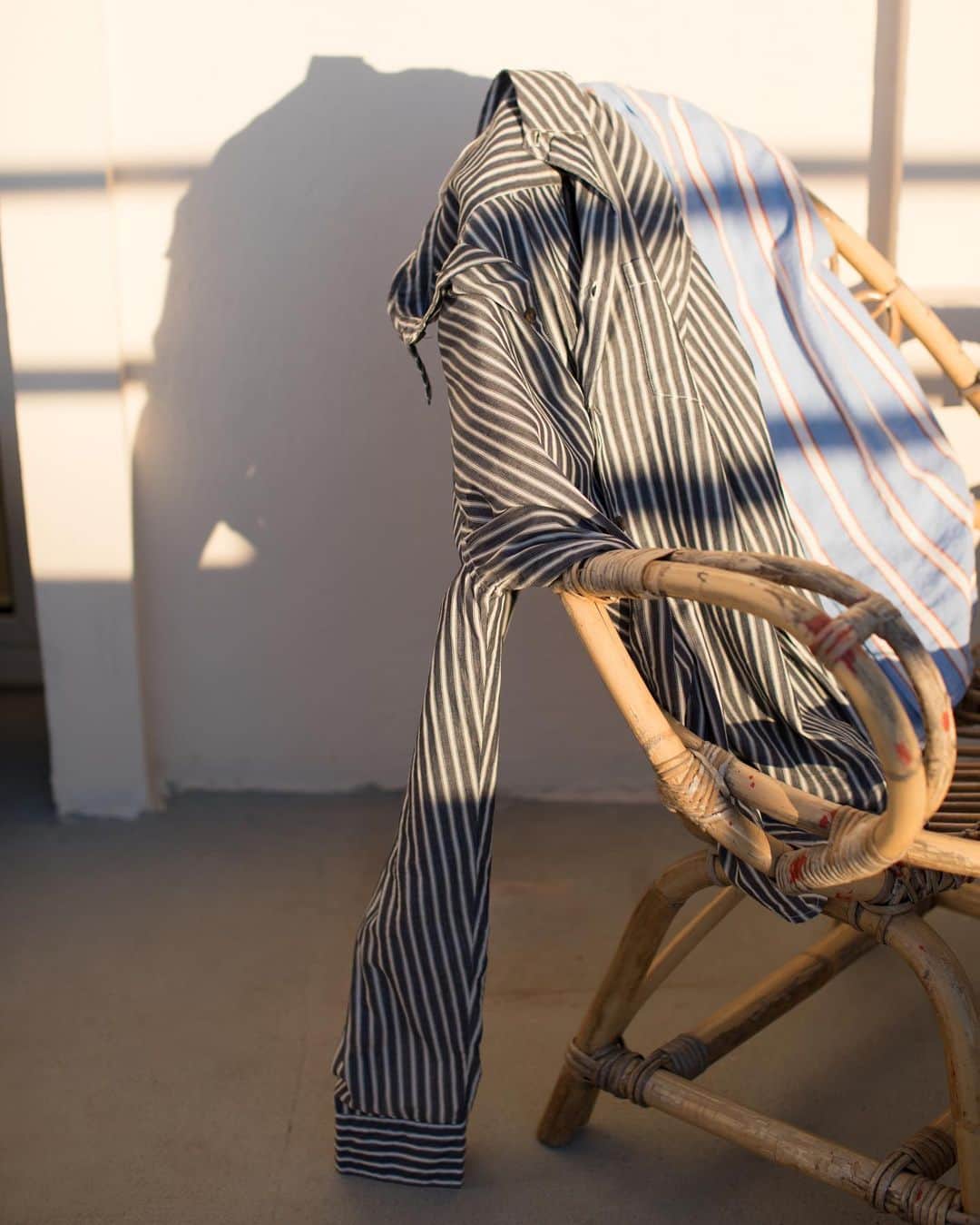 アメリカンビンテージのインスタグラム：「The striped shirts are perfect for summer ☀️🏄‍♂️ #americanvintage #menswear #menstyle #amvmen #essentials #wardrobe #shirts」