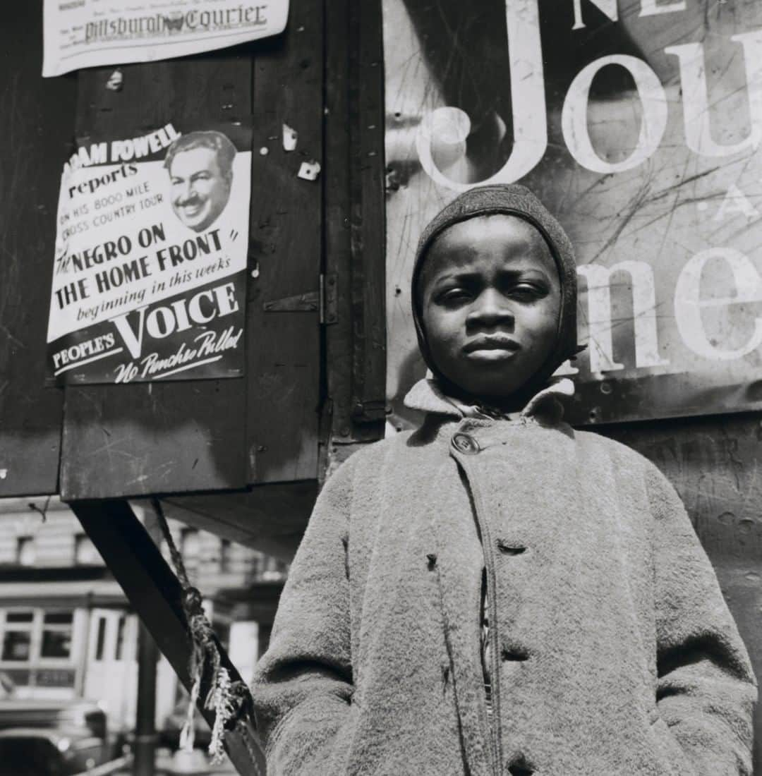 ニューヨーク近代美術館さんのインスタグラム写真 - (ニューヨーク近代美術館Instagram)「Behind the young boy in this 1943 photograph by #GordonParks hangs a poster for one of the “Double V for Victory” campaigns—racial equality at home along with victory abroad—organized by Adam Clayton Powell, Jr. It serves as a symbol of the emerging forms of civil-rights activism seen in Harlem in these years, and suggests hopes for the future. See it this fall in the #newMoMA. … [Credit: Gordon Parks. “Harlem Newsboy, Harlem, New York.” 1943. Gelatin silver print. Acquired through the generosity of The Friends of Education of The Museum of Modern Art and Committee on Photography Fund. © 2019 Gordon Parks Foundation]」7月13日 3時03分 - themuseumofmodernart