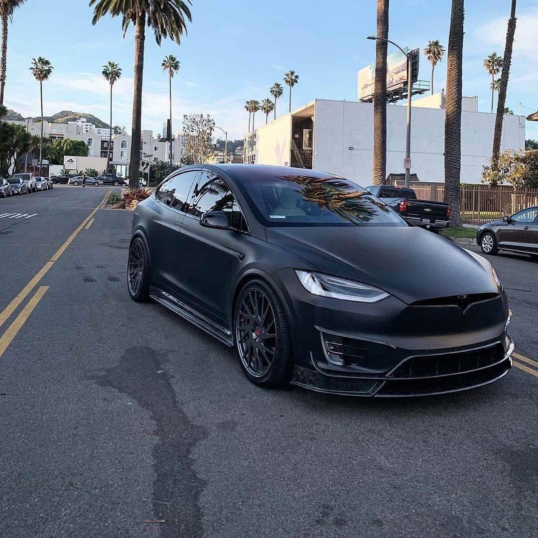 CARLiFESTYLEさんのインスタグラム写真 - (CARLiFESTYLEInstagram)「Thoughts on the Tesla Model X? Customized by @rdbla #carlifestyle」7月13日 3時09分 - carlifestyle