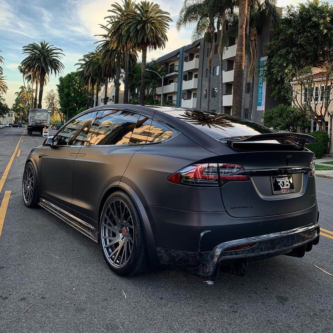 CARLiFESTYLEさんのインスタグラム写真 - (CARLiFESTYLEInstagram)「Thoughts on the Tesla Model X? Customized by @rdbla #carlifestyle」7月13日 3時09分 - carlifestyle