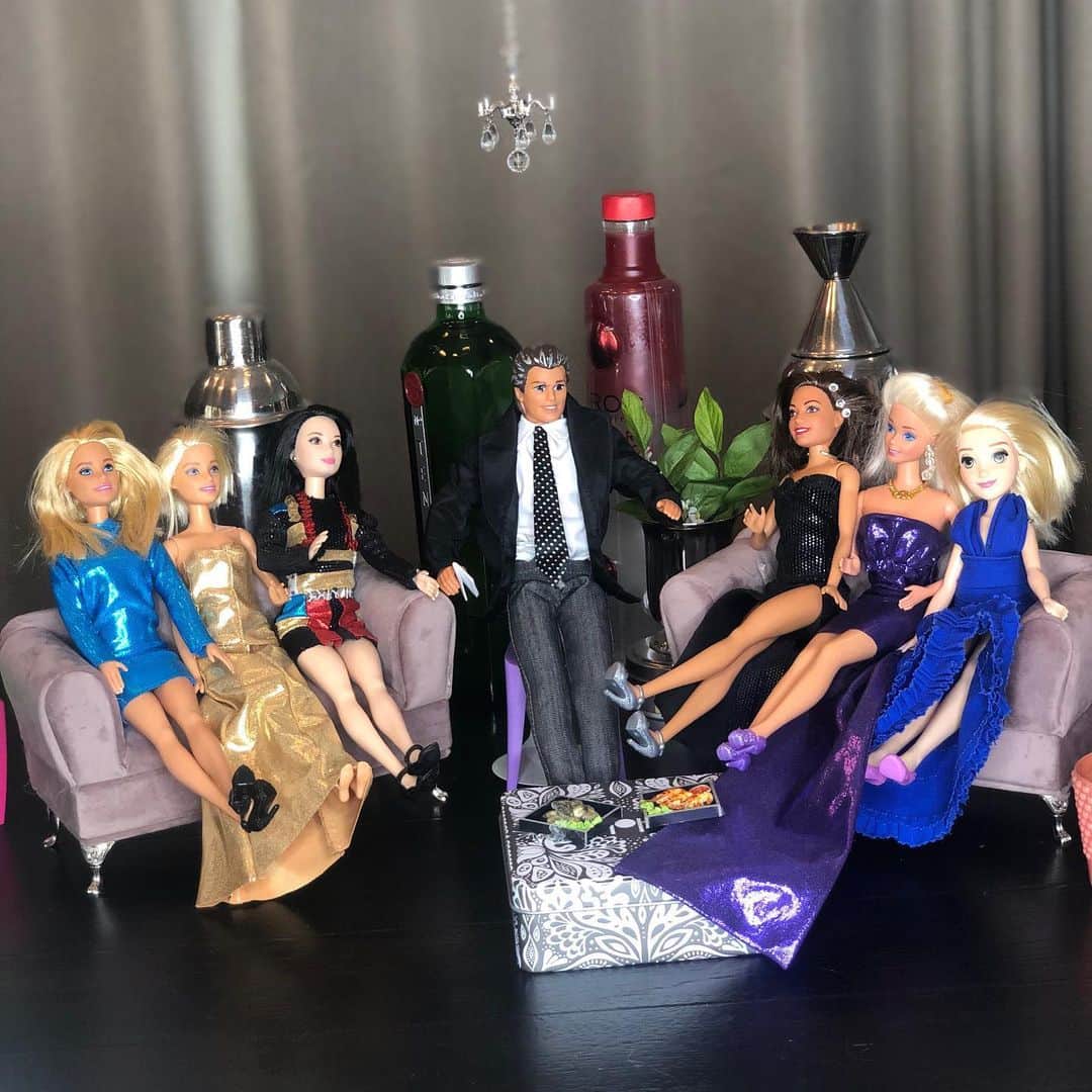 ヘザー・マクドナルドのインスタグラム：「The girls are almost ready for their #BarbieRecap debut. Part 1 of the RHONY Reunion is about to begin. 🍎」