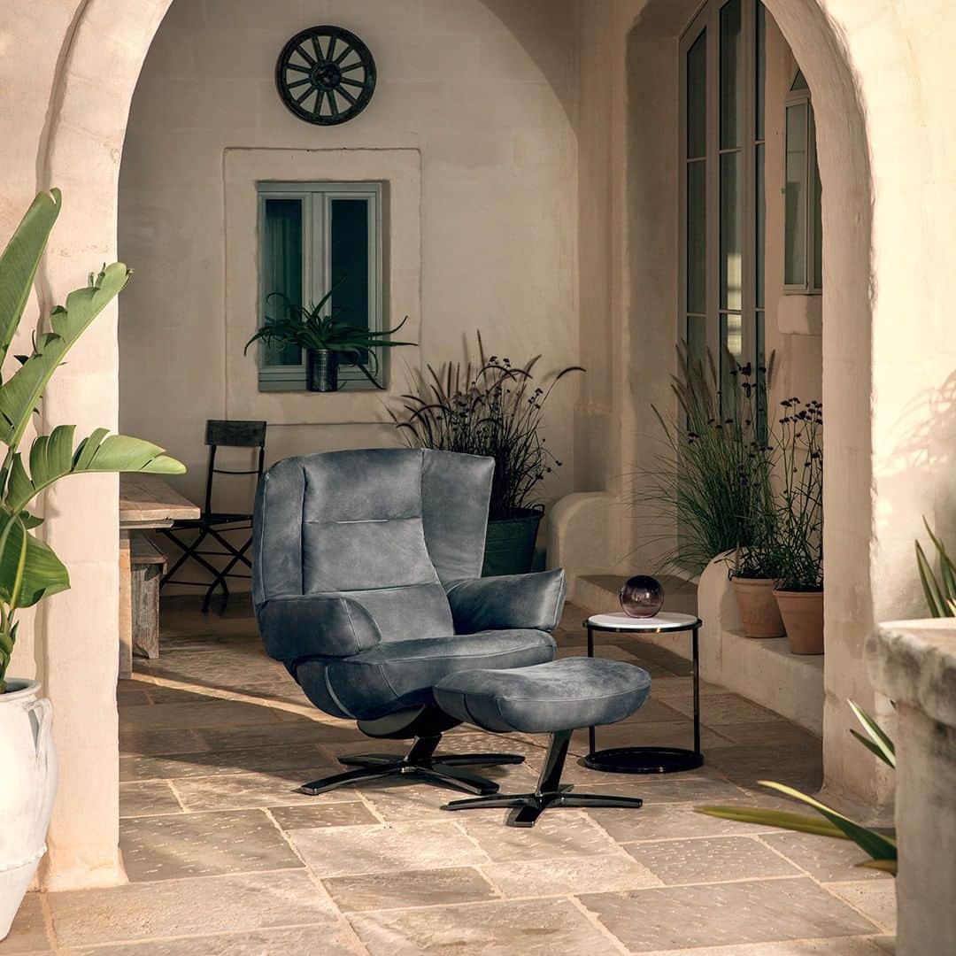 Natuzzi Officialさんのインスタグラム写真 - (Natuzzi OfficialInstagram)「Our Shuttle armchair is born from a challenge: build a furnishing element that supports the natural movement of the body. Changing shape and inclination according to the positions our armchair aims to be the perfect match between comfort, technology and design. #Natuzzi #NatuzziItalia #comfort #elegance #design #lifestyle #style #furniture #homefurniture #madeinitaly #living #interiordesign #decor #furnituredesign #homedesign #inspiration #interior #instadesign #designlovers #italianstyle #homedecor #lovedesign #designers #designer」7月12日 19時00分 - natuzzi