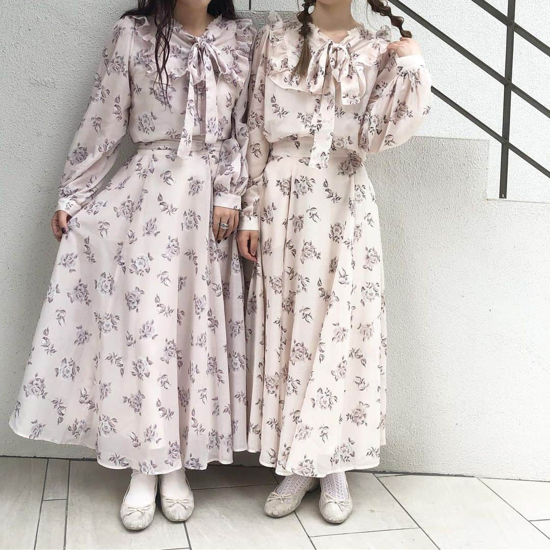 one after another NICECLAUPさんのインスタグラム写真 - (one after another NICECLAUPInstagram)「ㅤㅤㅤㅤㅤㅤㅤㅤㅤㅤㅤㅤㅤ  ㅤㅤㅤㅤㅤㅤㅤㅤㅤㅤㅤㅤㅤ 【petite.by NICECLAUP autumn collection...🥀】 ㅤㅤㅤㅤㅤㅤㅤㅤㅤㅤㅤㅤㅤ  ㅤㅤㅤㅤㅤㅤㅤㅤㅤㅤㅤㅤㅤ 【7/12(fri.)21:00〜WEB先行予約スタート♥︎】 ㅤㅤㅤㅤㅤㅤㅤㅤㅤㅤㅤㅤㅤ  大人気の#さかりか プロデュースブランドの @petite_by.niceclaup の第3弾が登場..🦋 ㅤㅤㅤㅤㅤㅤㅤㅤㅤㅤㅤㅤㅤ  ヴィンテージライクな プリントとバタフライモチーフ、レース使いがポイントのこだわりitem ㅤㅤㅤㅤㅤㅤㅤㅤㅤㅤㅤㅤㅤ  petite pattern mesh tops #106610140 ¥3,500＋tax  petite knit cardigan #108830140 ¥6,900+tax  petite original print blouse #101310150 ¥4,900+tax ㅤㅤㅤㅤㅤㅤㅤㅤㅤㅤㅤㅤㅤ  petite original print skirt #101400100 ¥5,900+tax  ㅤㅤㅤㅤㅤㅤㅤㅤㅤㅤㅤㅤㅤ  petite  bag #109921260 ¥3,900+tax  ㅤㅤㅤㅤㅤㅤㅤㅤㅤㅤㅤㅤㅤ 店頭予約は7/19(fri.)スタート！  ㅤ﻿﻿﻿﻿﻿﻿﻿﻿ 詳細は公式通販に🥀﻿ ㅤㅤㅤㅤㅤㅤㅤㅤㅤㅤㅤㅤㅤ﻿﻿﻿﻿﻿﻿﻿﻿﻿﻿﻿﻿﻿﻿ プロフィール欄のURLから❤︎﻿﻿﻿﻿﻿﻿﻿﻿﻿﻿﻿﻿﻿﻿﻿ ﻿﻿﻿﻿﻿﻿﻿﻿﻿﻿﻿﻿﻿﻿﻿﻿ @niceclaup_official_﻿﻿﻿﻿﻿﻿﻿﻿﻿﻿﻿﻿﻿﻿﻿﻿ ㅤㅤㅤㅤㅤㅤㅤㅤㅤㅤㅤㅤㅤ﻿﻿﻿﻿﻿﻿﻿﻿﻿﻿﻿﻿﻿﻿﻿﻿ ﻿﻿ㅤㅤㅤㅤㅤㅤㅤㅤㅤㅤㅤㅤㅤ﻿﻿﻿﻿﻿﻿﻿﻿﻿﻿﻿﻿﻿﻿ ﻿﻿﻿﻿﻿﻿﻿﻿﻿﻿﻿﻿﻿﻿ #niceclaup #niceclaup_ootd #niceclaup_2019aw #ootd #2019aw #fashion﻿ ﻿#新作 #ゆりあぺむぺる ﻿」7月12日 19時15分 - niceclaup_official_