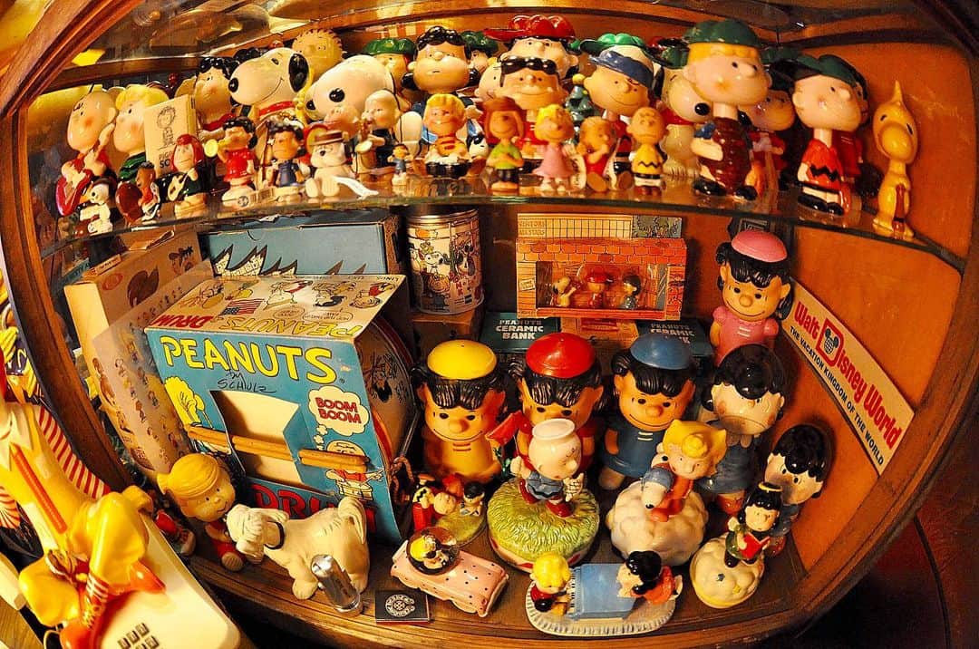 大川知英のインスタグラム：「Vintage PEANUTS GANG 👮🏼‍♂️ takatsubaseの一部を可愛いギャングが攻めこんで来ている👨🏽‍✈️🚬 #peanuts#vintage #gang #可愛いギャング#不要になった古いpeanuts資料として買取ります #amecajiboys #takatsubase」