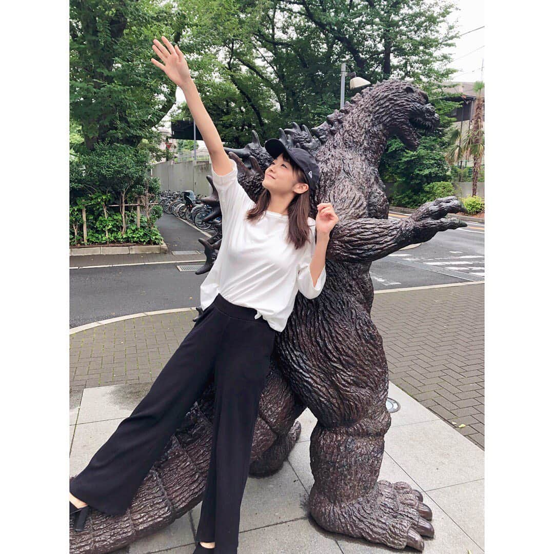 真下玲奈さんのインスタグラム写真 - (真下玲奈Instagram)「衣装合わせに行ってきました〜🧡 またもやゴジラと！！！ . . #lee #leetee #ゴジラと #またもや #TOHO #TOHOスタジオ #成城学園前 #seijyo #女優 #actress #uniqloコーデ #ゆにくろ #にゅーえらきゃっぷ #newera #雨降り #あめふり #バックショット #白いtシャツ #白tee #背高い」7月12日 19時18分 - r.mashitaaa.221