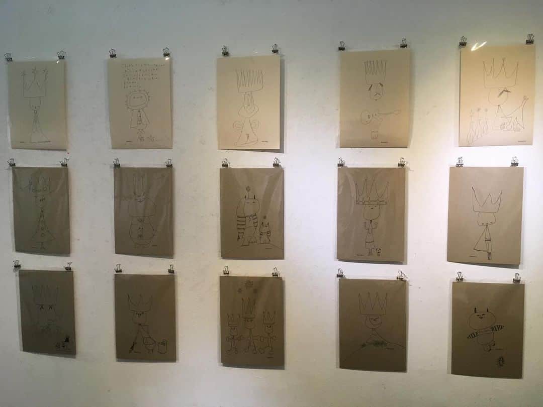 青木俊直さんのインスタグラム写真 - (青木俊直Instagram)「‪京都トランスポップギャラリーで安斎肇さんのドローイング展。なんでこんな線が引けるんだろう。そしてリング製本のミニイラストブック(名刺サイズ)が超絶かわいい！‬」7月12日 19時37分 - aoki818