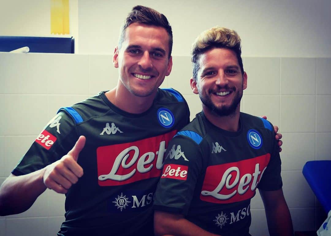 アルカディウシュ・ミリクのインスタグラム：「Back to work 👌🔵 Forza Napoli Sempre! #Napoli #ForzaNapoliSempre #training #football」