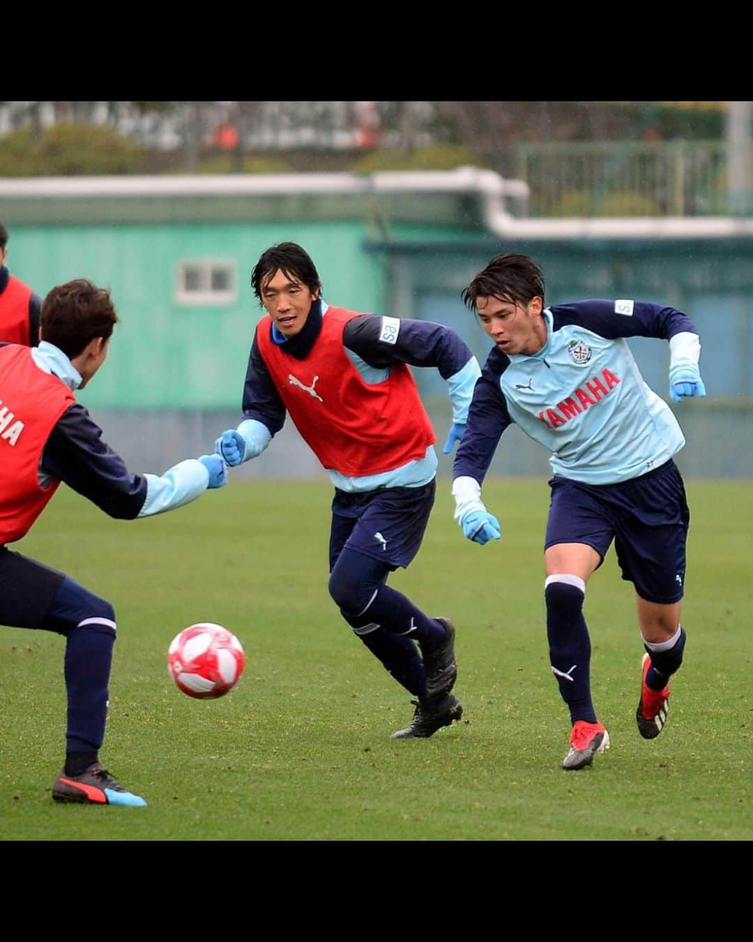 荒木大吾さんのインスタグラム写真 - (荒木大吾Instagram)「一緒にサッカーできた事、教えてもらった事は一生の宝物です。 ありがとうございました！ #中村俊輔 さん」7月12日 19時46分 - daigo___d5