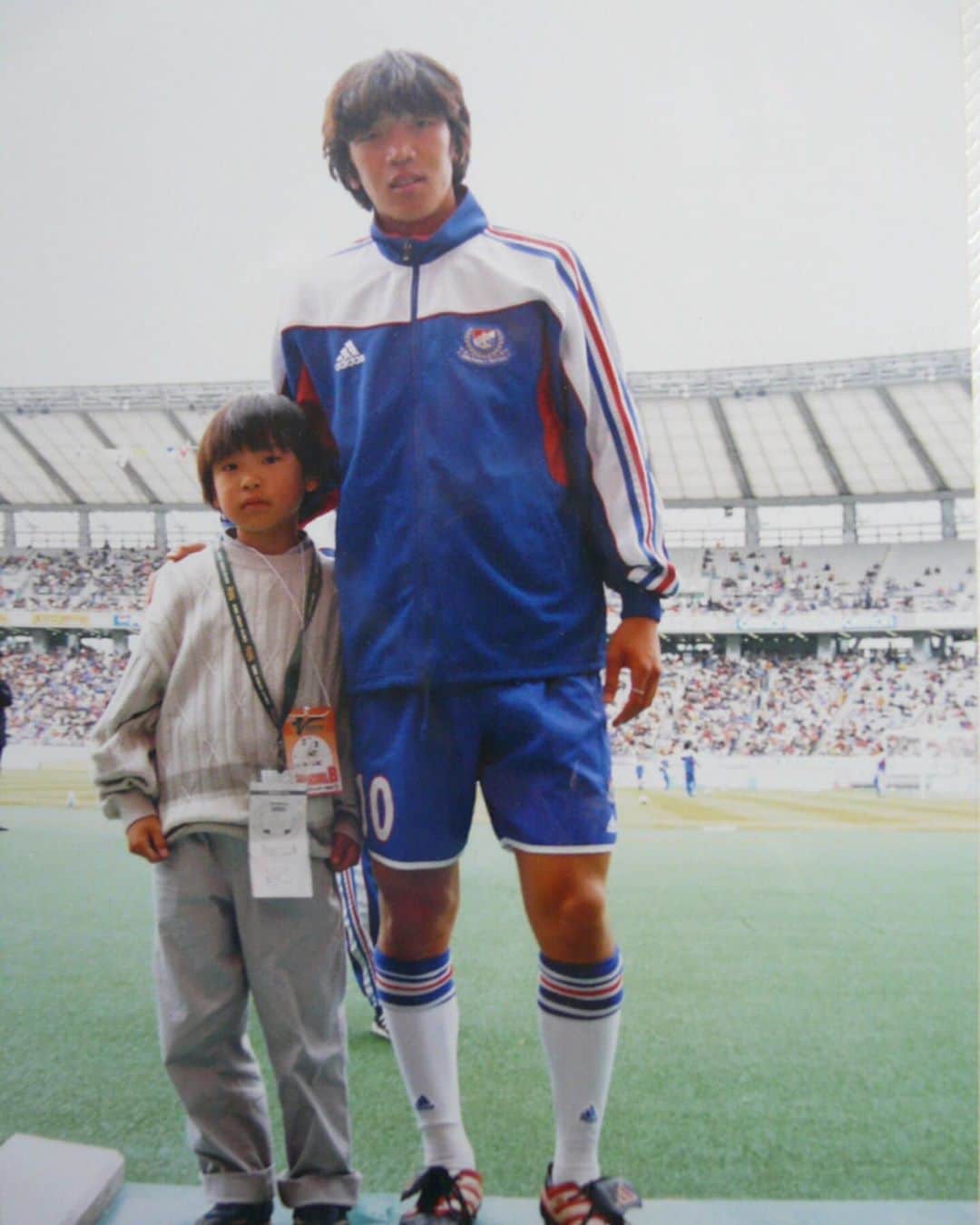 荒木大吾のインスタグラム：「一緒にサッカーできた事、教えてもらった事は一生の宝物です。 ありがとうございました！ #中村俊輔 さん」