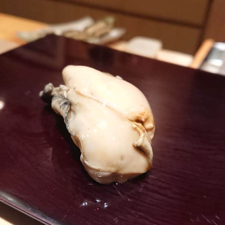 ニッチロー'さんのインスタグラム写真 - (ニッチロー'Instagram)「楽天の内田選手と共に寿司をご馳走になりました！  カウンターでこんなに緊張して食べた寿司は初めてです。  でも本当に美味しかった。  大将も優しくてまた行きたい。  本当に御馳走様でした！  かっこよくカウンターで寿司を食べれる男になりたいと思った夜でした。  #寿司 #鱠 #代々木上原 #大人のお寿司屋さん #カウンターで緊張 #行きつけにしたい店 #行きつけはスシロー #ニッチロー’ #ニッチ飯 #sushi  #kai #yoyogiuehara」7月12日 19時51分 - nicchiro5.1