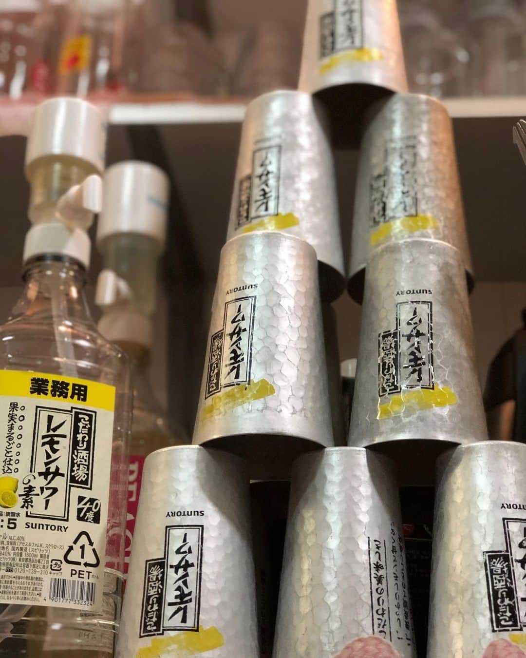 天満バル SANJIさんのインスタグラム写真 - (天満バル SANJIInstagram)「(｢🍋･ω･)｢🍋﻿ #こだわりレモンサワー ﻿ #専用グラス !!!!﻿ ﻿ このグラスのおかげで﻿ 冷え冷えキンキンのレモンサワーが﻿ 提供出来ます☺️🔆﻿ ﻿ タワー作って遊んでる訳じゃないですよ!!!!笑﻿ 洗って乾かしているんです😎✨笑﻿ ﻿ ✼••┈┈••✼••┈┈••✼••┈┈••✼••┈┈••✼﻿ #た藁や #た藁や天満店 #藁焼き﻿ #カツオ #ウツボ #阿波尾鶏 #牛タン﻿ #炉端焼き #サザエ #ホタテ #🍆﻿ #天満 #天満飲み #天満はしご #天満グルメ﻿ #飲み歩き」7月12日 20時06分 - tawaraya_tenma