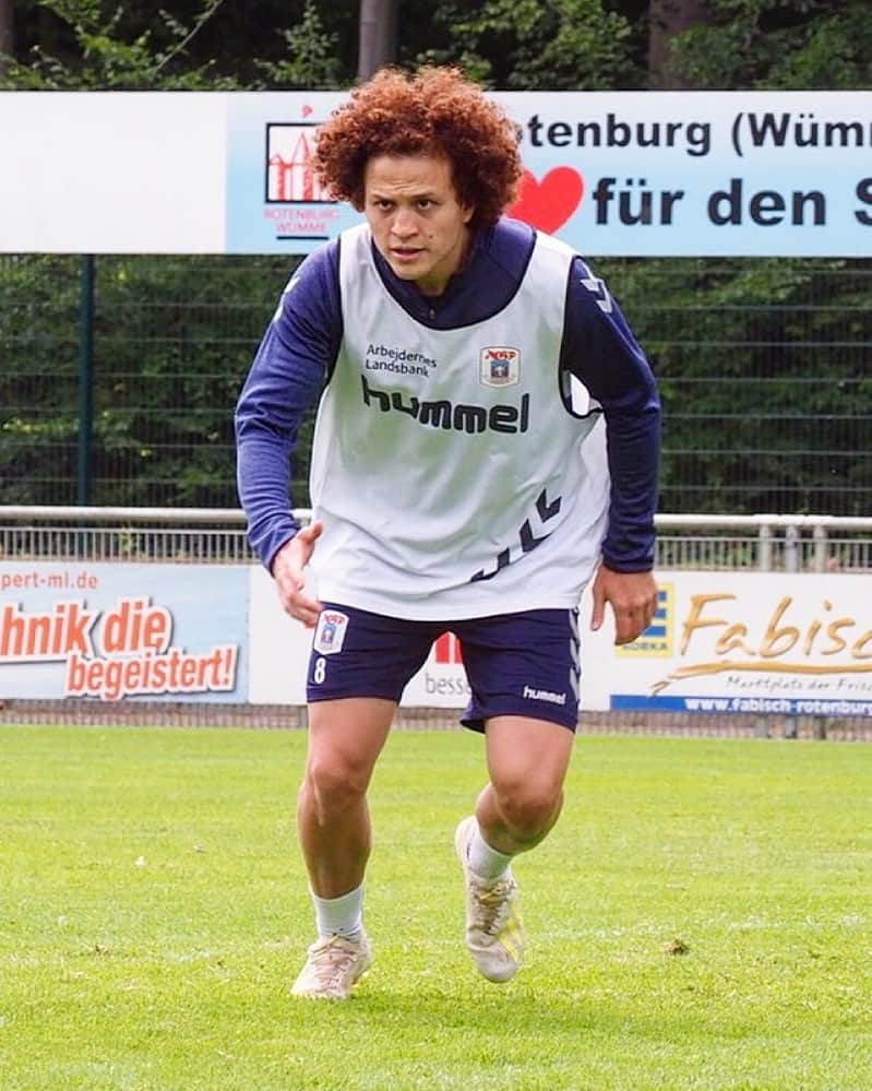 ムスタファ・アミニさんのインスタグラム写真 - (ムスタファ・アミニInstagram)「Preparing for Monday 😀⚽️🏃‍♂️ #agf #ksdh #aarhus #football #superliga #season」7月12日 20時05分 - mustafaamini