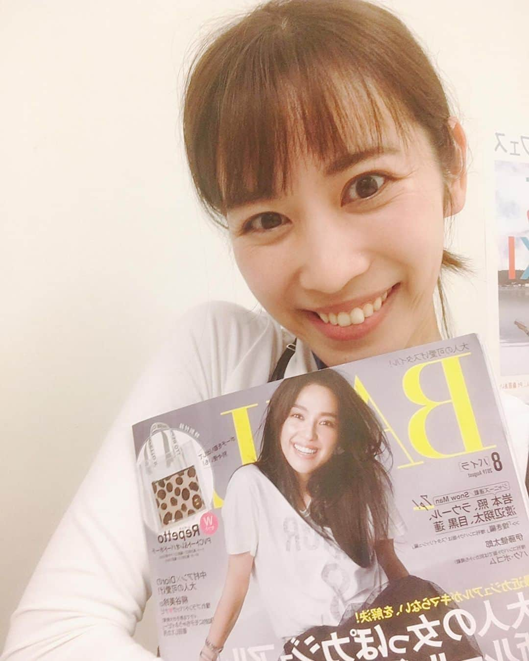 佐藤千晶さんのインスタグラム写真 - (佐藤千晶Instagram)「BAILAの湯田編集長に 最新号の見どころや トレンドを紹介していただくコーナーが できました😊  大好きな雑誌だから嬉しいーー！！ 今日は夏の大人カジュアルルールや 2019年上半期のベストコスメなどを お話いただきましたよ✨  BAILAは今日発売！  チェックしてみてね😘  #BAILA #バイラ #fmfuji #goodday #ラジオ #チアキン #佐藤千晶」7月12日 20時24分 - satochiaki125