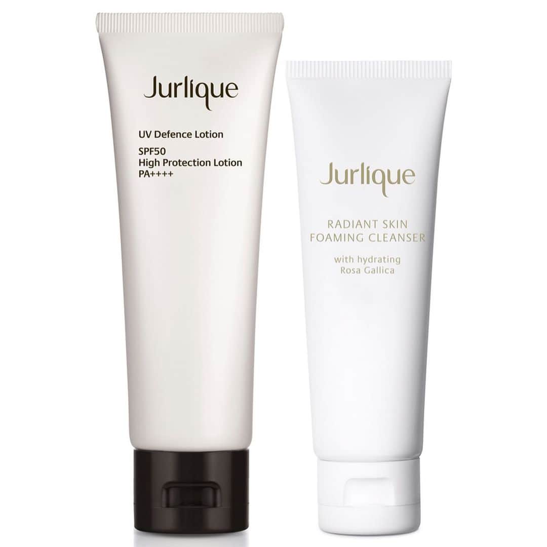 Jurlique Japanさんのインスタグラム写真 - (Jurlique JapanInstagram)「. いよいよ、暑く強い日差しが気になり始める季節になりました。 ただいま、直営店／ジュリーク公式サイトでは、UVディフェンス クレンジングキットを数量限定でご用意しています。 . 降り注ぐ陽射しを遮り、すこやかな肌を守る日焼け止め乳液とジュリークローズの香りに包まれるホイップ洗顔。 一緒に使用することで、キメ細かな泡立ちでくすみのないなめらか肌へ導き、日焼け止めをリセットします。 . #ジュリーク #Jurlique #オーガニック #スキンケア #オーガニックスキンケア #オーストラリア #アデレード#クレンジング#ジュリークローズ #紫外線対策 #UVケア #オーガニックライフ」7月12日 20時21分 - jurlique_jp