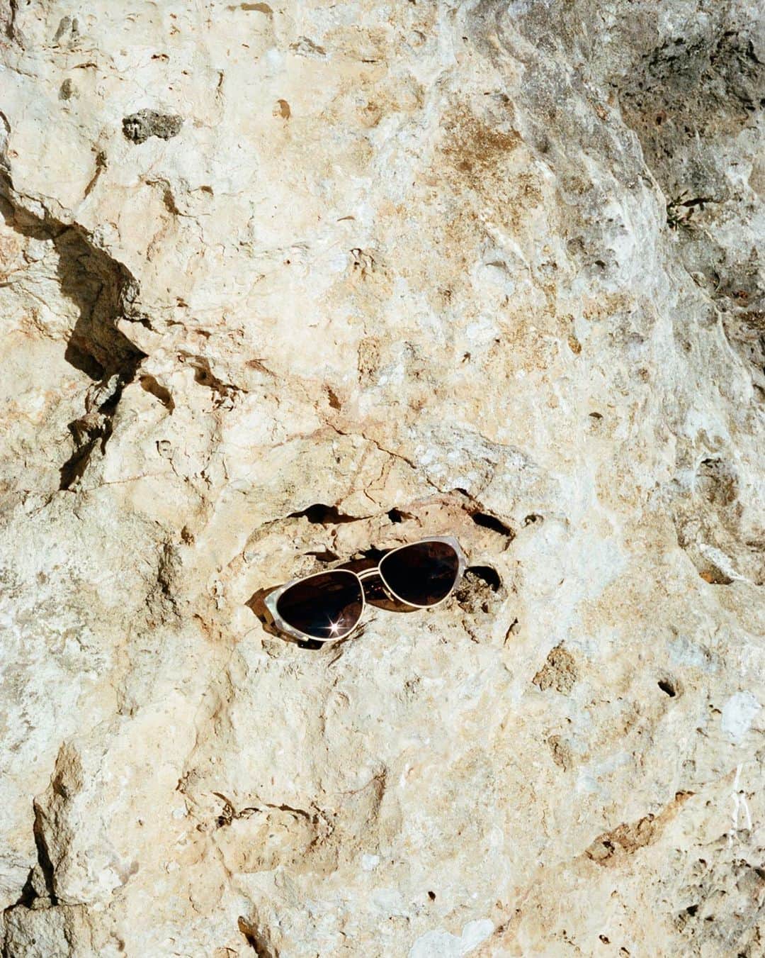 Meganさんのインスタグラム写真 - (MeganInstagram)「Rock bathing in Zanzan GALA iridescent cat-eyes. Handmade in Italy available at zanzan.co.uk 🕶  #サングラス #선글라스 #lunettes #occhiali #sunglasses #eyewear #handmadeinitaly #slowfashion #buybetterbuyless #zanzaneyewear」7月12日 20時41分 - zanzan_domus