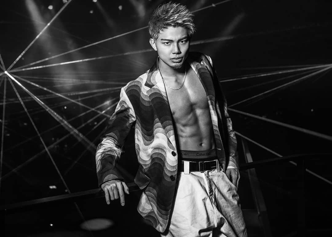 武知海青さんのインスタグラム写真 - (武知海青Instagram)「『WELCOME 2 PARADISE』  アーティスト写真✨  カラーバージョンはEXILE TRIBEモバイルにて📱 × × × ---17---」7月12日 20時36分 - kaisei_takechi_official