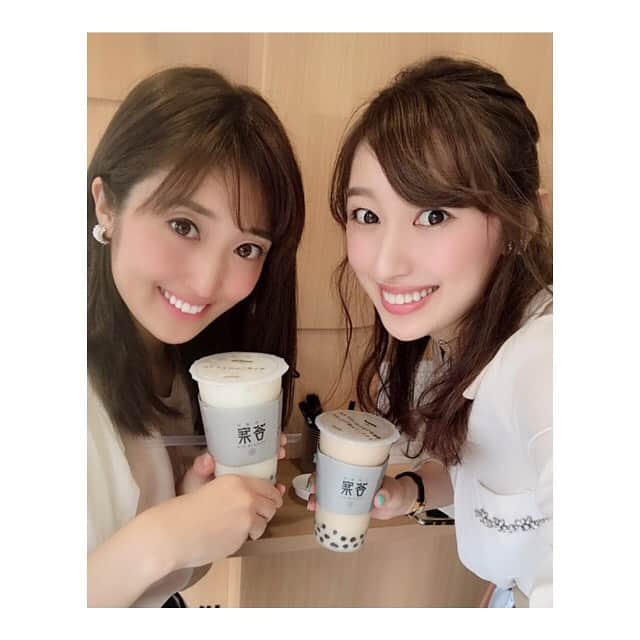 川口智美のインスタグラム：「さゆと #横浜中華街 date🐼🎋 今年4月にオープンしたばかりの #AI を使ったエンターテインメント性のある #タピオカ 屋さん #答案 #ANSERTEA に行ってきました🍹  専用のスリーブに #願い事 を 記入すると、AIが内容を読み取り ドリンクの内蓋に願い事への アンサーを刻印してくれるんです！  私達へのメッセージが 衝撃的で、笑いが止まりませんでした😂✨ どゆことww 願い事をした後は、老舗のお粥屋さん #安記 で #牛肉お粥 を🐄 体が温まりました。  #はまっこ #横浜 #中華街 #中華街ランチ #タピる #タピ活 #中華街タピオカ #お粥 #chinatown #yokohamachinatown #tapioca #ansertea」