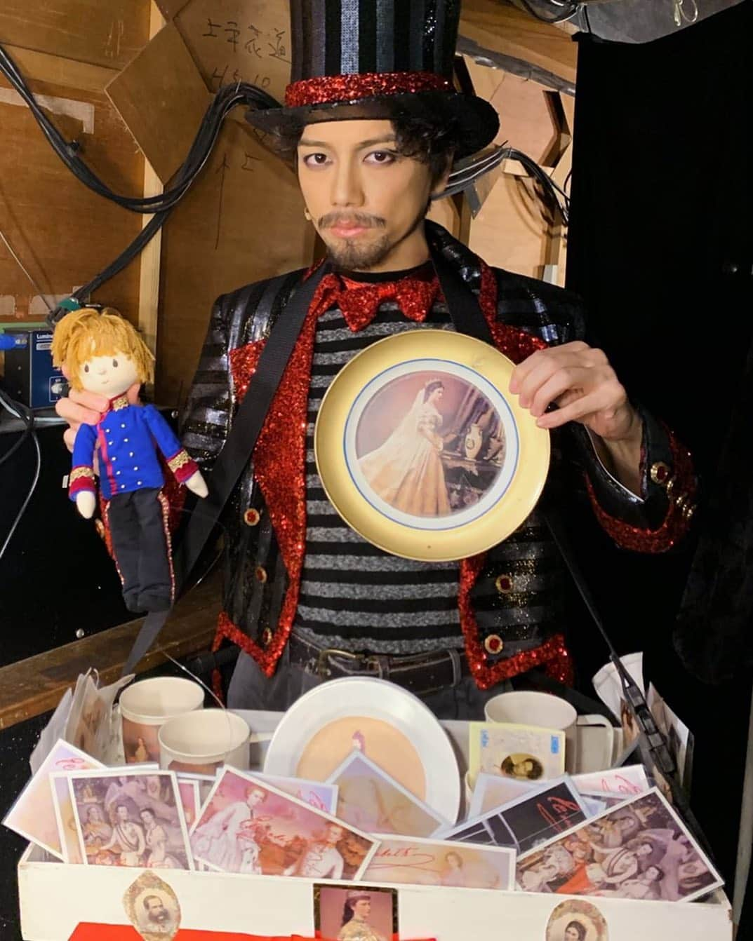 山崎育三郎さんのインスタグラム写真 - (山崎育三郎Instagram)「今日もお疲れ様！  無事終演。  まだまだ旅は続きます。  ひとつひとつ。」7月12日 20時49分 - ikusaburo_yamazaki