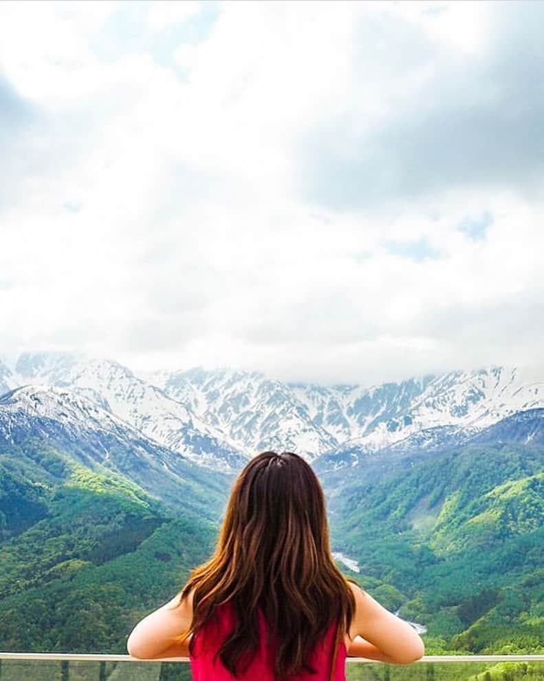 Stayway女子さんのインスタグラム写真 - (Stayway女子Instagram)「【📍白馬マウンテンハーバー⛰】 . . 【📷 by @miiicamera】 . . —————————————————— 長野にある白馬マウンテンハーバーは 白馬三山を一望できるテラスがあります⛰ こんな絶景を見ながら のんびりとした時間をテラスで過ごしたいですね😌❤️ —————————————————— 素敵な女子旅をされている方をご紹介させていただきます！✨ 写真は全てご本人に【掲載許諾】を頂いています #Stayway女子旅 というハッシュタグをつけて是非投稿してください♪ Instagram・Twitter・Stayway mediaにてご紹介させていただきます！ ——————————————————— 【Staywayとは？】 Staywayはホテルやゲストハウスなどの宿泊施設はもちろん、世界中のコテージ・ヴィラ・一軒まるごとレンタルに古民家なども検索できるサイト 価格・ロケーションなど幅広いニーズに答え、利用者にあった宿泊先を素早く見つけることが可能👍✨ 素敵な旅には素敵な宿泊施設を🌃 Staywayで探してみませんか？✈️ ——————————————————— #Stayway女子旅 #Stayway_長野 #長野 #白馬マウンテンハーバー #nagano #travel #trip #instatravel #旅 #旅行 #travelgram#mytravelgram #instatravel #instagenic#photogenic #ダレカニミセタイケシキ #写真好きな人と繋がりたい #カメラ好きな人と繋がりたい #フォトジェニック"」7月12日 20時50分 - stayway_girls