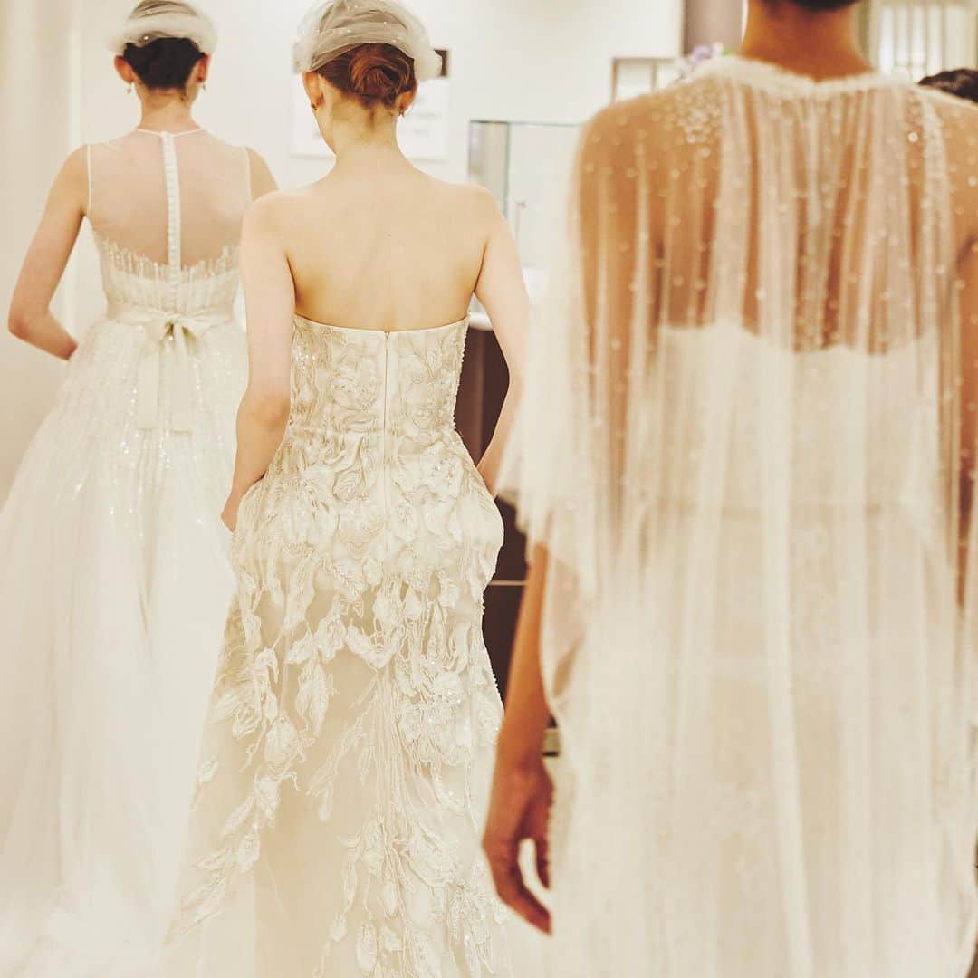 Authentique Authentiqueさんのインスタグラム写真 - (Authentique AuthentiqueInstagram)「Elie Saab(エリーサーブ) 上品にあしらわれたパールとスパンコールが、ゴージャスなレースをより引き立たせる1着。 また、スレンダードレスはスタイル良く表現できます。  試着予約は @authentique_weddingdress プロフィールハイライトURL もしくはお電話にて 銀座📞03-5159-3677 イセタンブライド📞03-3352-1111 #Authentique #authentique_dress #ちーむオーセンティック」7月12日 20時43分 - authentique_weddingdress