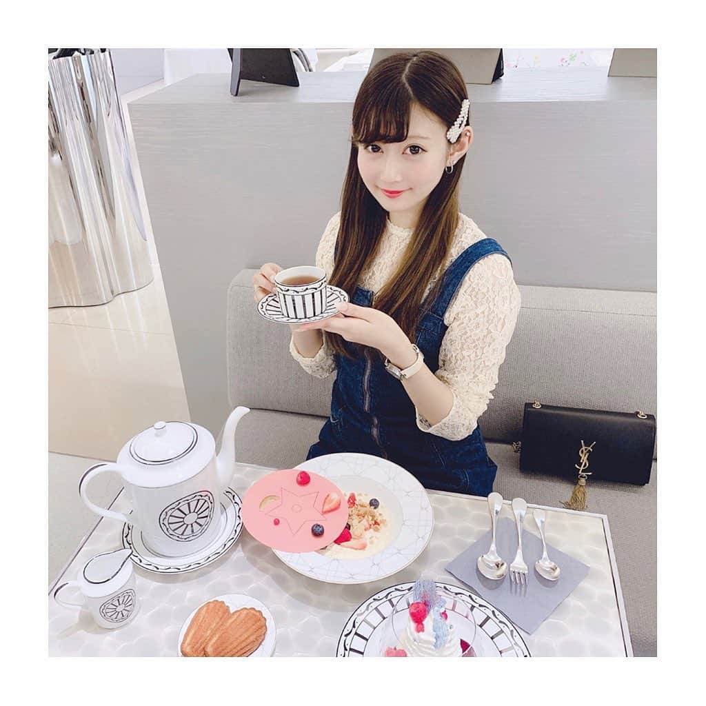 永原知奈さんのインスタグラム写真 - (永原知奈Instagram)「Cafe Dior by Pierre Herme .. 💛🧡💛 このピンクのやつ見た目も可愛いんだけど 甘すぎなくておいしかったぁ🥺💕 . #snidel #パールヘヤピン #パールピン #スナイデル #カフェ #cafe #銀座 #銀座カフェ #diorカフェ #dior」7月12日 20時47分 - chiim2