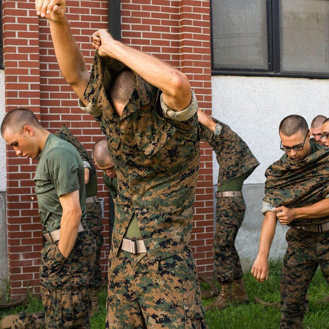 アメリカ海兵隊さんのインスタグラム写真 - (アメリカ海兵隊Instagram)「Just a Good Old Fashioned IT Session  Recruits from Charlie Company, 1st Recruit Training Battalion, take part in incentive training on @mcrdparrisisland. (U.S. Marine Corps photo by Lance Cpl. Ryan Hageali)  #Marines #Training #Recruits #USMC #Military #ParrisIsland」7月12日 20時49分 - marines