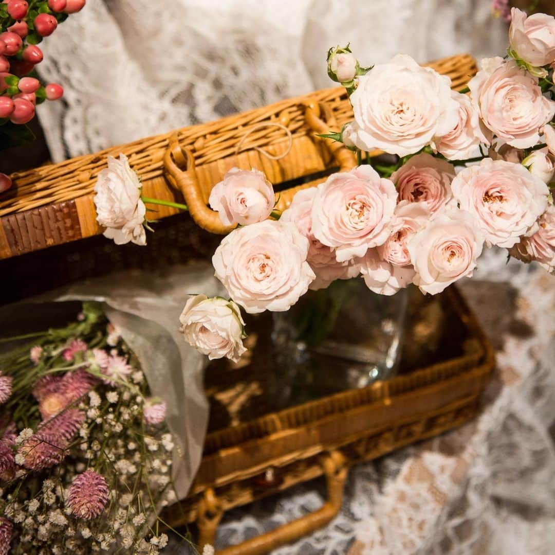 The Sally Garden（ザ サリィガーデン）さんのインスタグラム写真 - (The Sally Garden（ザ サリィガーデン）Instagram)「. . #花 は 空間を華やかにするだけでなく . . 心を和やかに 明るくしてくれる効果もあります！ . . 結婚式は 是非、あなたの#好き な花を 近くに置きましょう♡ #披露宴 . -----おすすめフェア情報----- 【7月14日(日)★特別フェア】 ガーデン演出公開×卒花映像上映×絶品試食 . 今回はなんと 無料試食に加え、 「何から始めればいいかわからない」 そんな二人に、経験豊富なスタッフが 海外のトレンドやサリィガーデンの 結婚式を実例でご紹介します！ . . きっと“ふたりらしさのヒント”が見つかるフェアです♩ . 詳しくはプロフィールのHPから!! ・。*・。*・。*・。*・。*・。*・ . . 🏠公式ホームページは @the_sally_garden のURLから💕 ☞http://sally-garden.jp/ . ． ・。*・。*・。*・。*・。*・。*・ サリィ"５大"おすすめPOINT👰♡ ・。*・。*・。*・。*・。*・。*・ （１）完全貸切ウエディング🏠💕 . 鮮やかな緑と光が包む。 別荘に友人や家族を招くようにリラックスできる空間 . ┈┈┈┈┈┈┈┈┈┈┈┈┈┈┈┈┈┈┈ （２）360度ゲストを囲むガーデン挙式🌿 . 憧れのガーデン挙式と 人気のラスティックウェディングが叶う . ┈┈┈┈┈┈┈┈┈┈┈┈┈┈┈┈┈┈┈ （３）ゲストの喜びが鍵になる👰🤵✨ . ふたりの想いやイメージを汲み取り、 おもてなしのプロとしてチームサリィが 一丸となり理想のウエディングを創り上げます。 . ┈┈┈┈┈┈┈┈┈┈┈┈┈┈┈┈┈┈┈ （４）笑顔が広がる美食🍽💕 . 幅広い年齢層から支持される美食 お箸で年配ゲストも食べやすい気配りも。 . ┈┈┈┈┈┈┈┈┈┈┈┈┈┈┈┈┈┈┈ （５）アクセス🚘🌟 . 最寄り駅から5分!! 国道50号線付近にあり各方面から訪れやすい。 ・。*・。*・。*・。*・。*・。*・。*・。*・ #ザサリィガーデン #gardenwedding  #wedding #bridal #花嫁diy #結婚式diy #日本中のプレ花嫁さんと繋がりたい  #花嫁さんと繋がりたい #結婚式準備中  #花嫁準備 #卒花嫁レポ #オリジナルウェディング #ウエディングアイテム #ゼクシィ #marry花嫁 #ウェディングニュース  #ウェディングレポ #ハナレポ #ICL栃木 #栃木 #群馬 #プレ花嫁 #結婚式 #卒花しました #2019年夏婚 #2019年秋婚 #2019wedding」7月12日 20時59分 - the_sally_garden