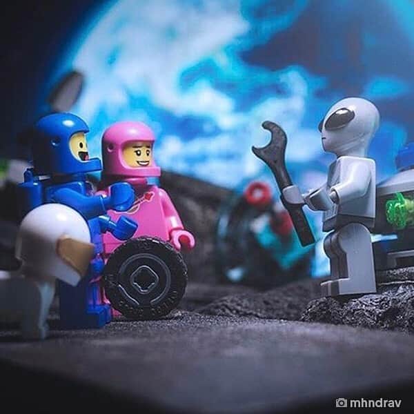 LEGOさんのインスタグラム写真 - (LEGOInstagram)「Floating into the weekend like… 👩‍🚀👨‍🚀 Thanks to @mhndrav for the awesome 📸」7月12日 20時56分 - lego