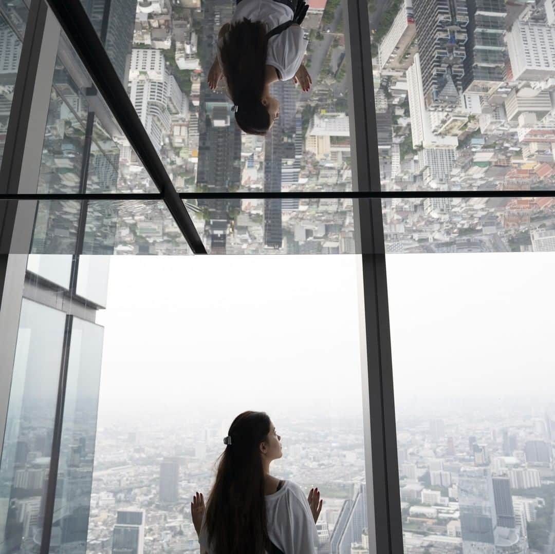 ルフトハンザさんのインスタグラム写真 - (ルフトハンザInstagram)「The mirrored ceiling on the 74th floor of King Power Mahanakhon Tower opens up different perspectives when overlooking #Bangkok. #CityOfTheMonth #Lufthansa」7月12日 21時01分 - lufthansa