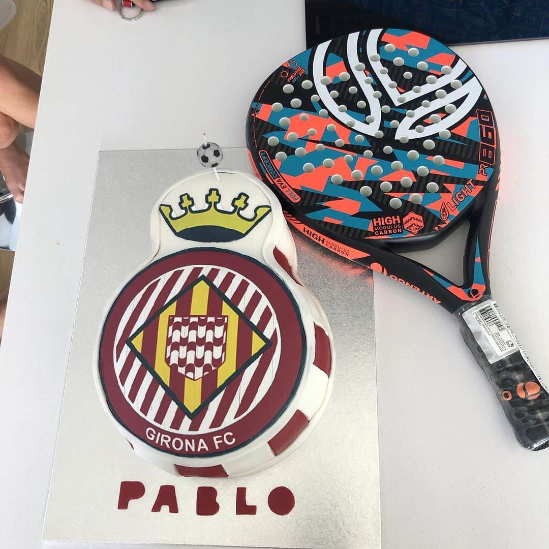 のインスタグラム：「Eii 👋🏻 @gironafc que os parece la tarta que me ha preparado @yaizasoler ? 🤪❤️⚽️」