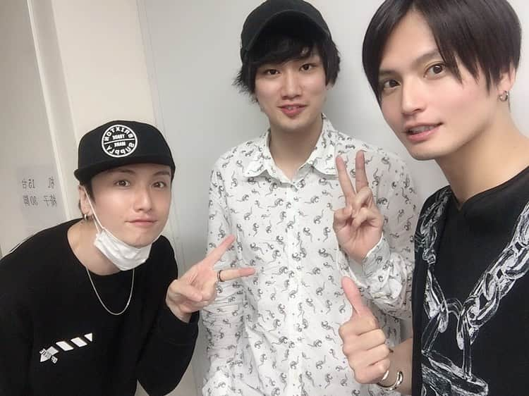 友常勇気さんのインスタグラム写真 - (友常勇気Instagram)「This is a picture that was taken yesterday. It's blurry!lol &information！！ ★“DOKI-DOKI” SUMMER PARTY 2019 チケット一般発売開始！ http://ingot-e.com/doki_d_sumpa2019/ Thank you 😘❤️ #友常勇気  #細貝圭  #白柏寿大  #2枚目 #ブレブレ #笑笑 #夏イベ #チケット販売開始」7月12日 21時17分 - yuki_tomotsune