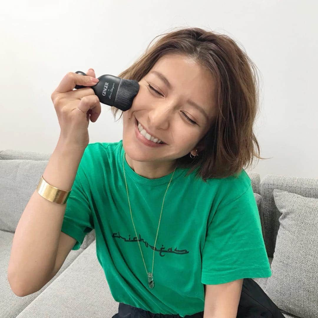 GINGERさんのインスタグラム写真 - (GINGERInstagram)「先日編集部に遊びに来てくれた大石参月さん❤️ 8月号付録の輪郭補整ブラシを大絶賛✨ さすがのコメント力でお褒めいただき、まるで「カイモノラボ」を観ているかのような気分になりました🤣 . #TBSショッピング番組 #カイモノラボ #深夜放送中 #大石参月  #付録 #輪郭補整ブラシ  #小田切ヒロ #GINGER8月号 #ginger #ジンジャー #gingerweb」7月12日 21時14分 - ginger_magazine