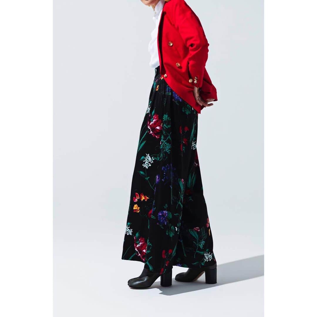 a n d cのインスタグラム：「women's ordermade style. produced by LifeStyleOrder  真っ赤なダブルブレステッドジャケットと花柄のワイドパンツ。  all  @life_style_order」