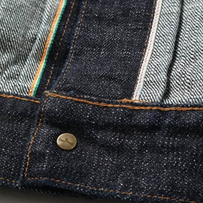 Japanblue Jeansさんのインスタグラム写真 - (Japanblue JeansInstagram)「. ✔︎New Arrival . 16.5oz Cote d'Ivoire Cotton Selvage Denim Jacket . 新生地 16.5oz コートジボワール綿セルビッチを使用したデニムジャケットが入荷。 ヘビーオンスならではのザラザラ感、しかし高オンスながらもコートジボワールの素朴な風合いと独特の柔らかさを感じられる仕上がりです。 . #japanbluejeans #JEANS #DENIM #madeinjapan #factory #jeansstreet #ジーンズストリート #デニム #ジーンズ #国産 #岡山 #倉敷 #児島 #渋谷 #tokyo #上野 #ueno #jacket #Gジャン #デニムジャケット #selvadge」7月12日 21時26分 - japanbluejeans