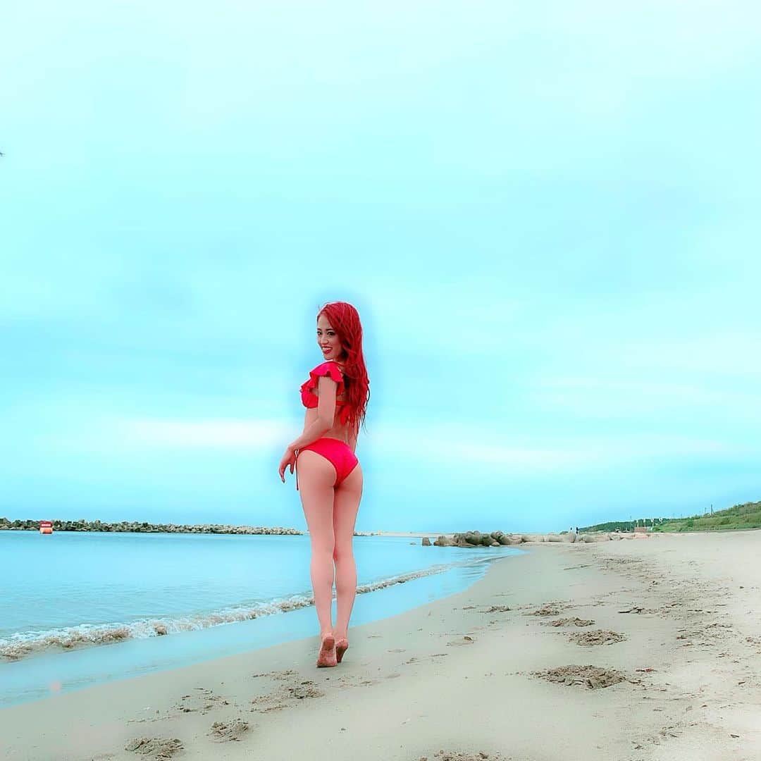 五月千和加さんのインスタグラム写真 - (五月千和加Instagram)「. 今年初の海🏖💕 サーフィン🏄‍♀️したい💋 . @peakpine_official . . #peakpine #bikini #swimwear #beach #shore #sea #ocean #redhair #ariel #thelittlemermaid #ピークパイン #ビキニ #ビーチ #海岸 #海 #砂浜 #赤髪 #アリエル #リトルマーメイド #水着 #美ボディ #bodymake #筋肉美 #筋トレ #body #hip #尻トレ #美尻 #muscle #hiptraining」7月12日 21時42分 - satsuki_senwaka