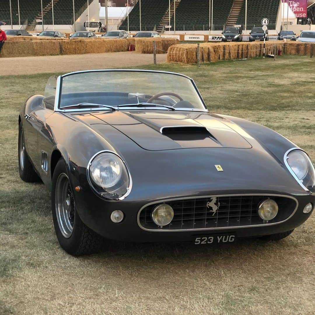 ニック・ハイドフェルドのインスタグラム：「Throwback to last weeks @fosgoodwood and those cars were NOT on show display but just casually parked.. 😮  #fos #carlover #car」