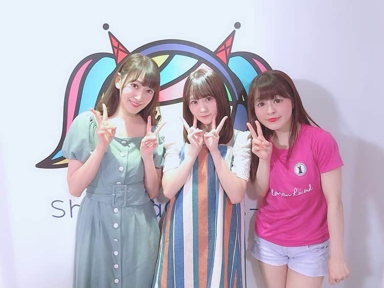 山本かおりさんのインスタグラム写真 - (山本かおりInstagram)「本日は #浜田翔子 さん @shoko_hamada #はまだこう さん @kou0929 姉妹との #渋谷クロスFM 新番組 「#しぶやDEしょーこ！」の初回放送でした☺️✨🌷 憧れの 可愛すぎるお2人とお話🥰それだけで嬉しかったのに、美容トークや渋谷のおススメスポットご紹介等、めっちゃ勉強になりました💄 みんなで #メロンパン の #ベレー帽 🍈🐰💕 #毎月第2金曜日17時  新番組これからもよろしくお願いします🎁  #라디오 #프로그램 #MC #매달둘째금요일 #밤5시부터 #잘부탁드립니다 #newradioprogram #shibuyacrossfm #shibuyacrossing #일본인 #japanesegirls #melonpan #deliciousmelonpan #cosmetics #shibuyakei」7月12日 21時36分 - mochamocchan