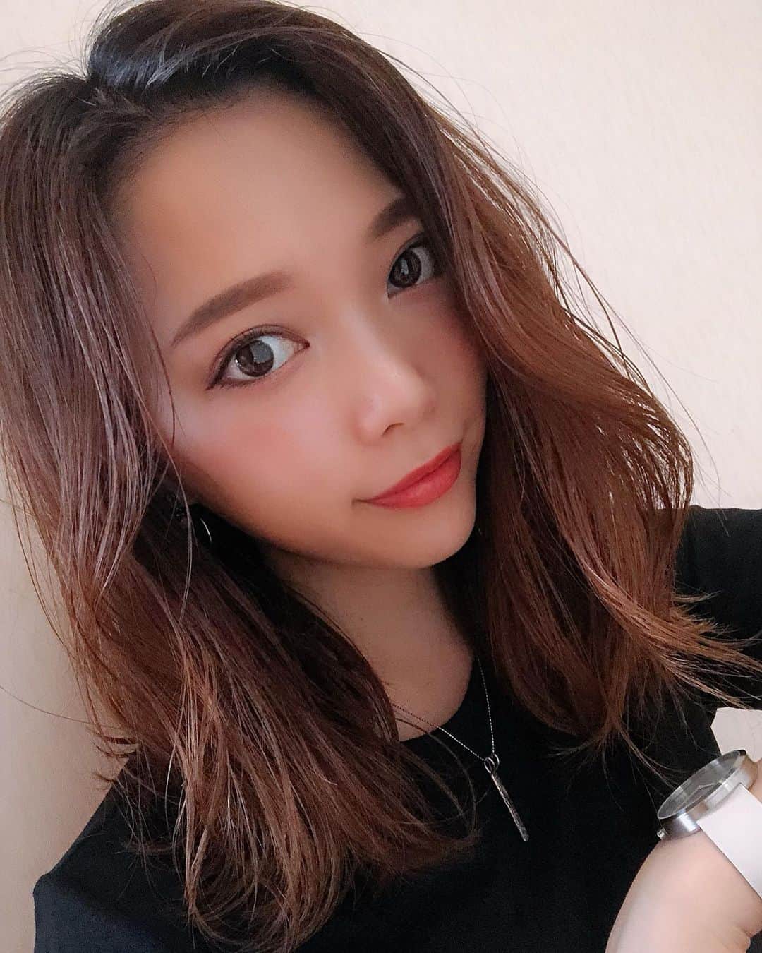のインスタグラム：「♡ _  _  今月も @yagbeauty_official で お肌のメンテナンス🙆‍♀️💓 _  _  _  今回はレーザートーニングとピーリングのセットでしたんやけど、 ピーリングすると効果2倍なる☺️💕👏！ _  _  次の日の化粧ノリが違い過ぎて感動する😭💓 _  _  _  唯一お肌のために通ってるクリニックやから、  本間にかなりオススメ😳❤️！！ _  _  _ ♡  #YAGBEAUTY #レーザートーニング #RRRマスクパック #ファビュラスピーリング」