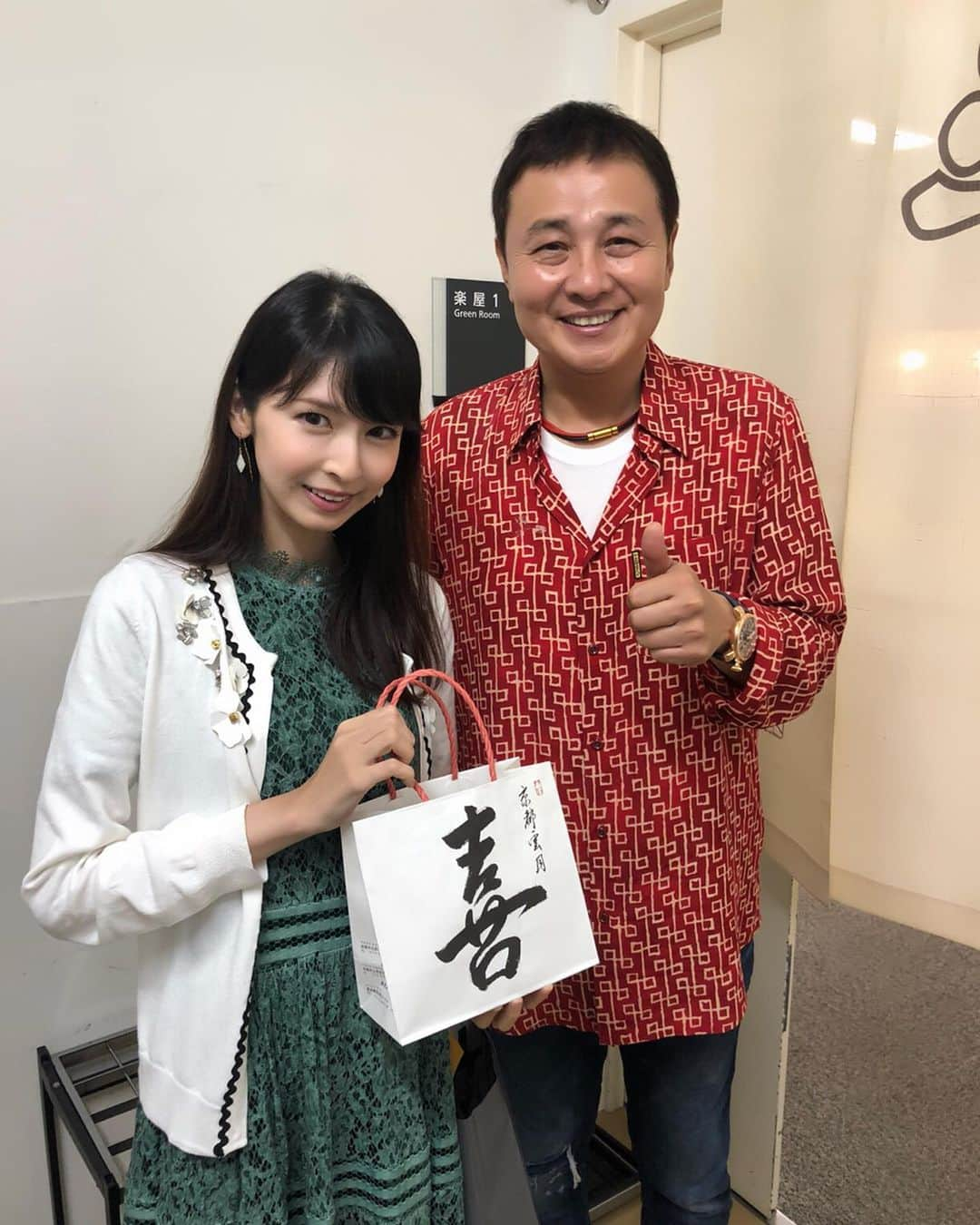 川村優希さんのインスタグラム写真 - (川村優希Instagram)「渡辺徹さん、内博貴さん出演の『イン・ザ・プール』観劇しました。 元々原作も大好きですが、舞台では魅力が何倍にも凝縮されていて笑い溢れる最高の時間でした✨ 終演後、徹さんと写真撮って頂きました。ありがとうございます！！ . . #インザプール #あうるすぽっと #渡辺徹 さん #内博貴 さん #観劇 #舞台」7月12日 21時59分 - yuki.kawamura.official