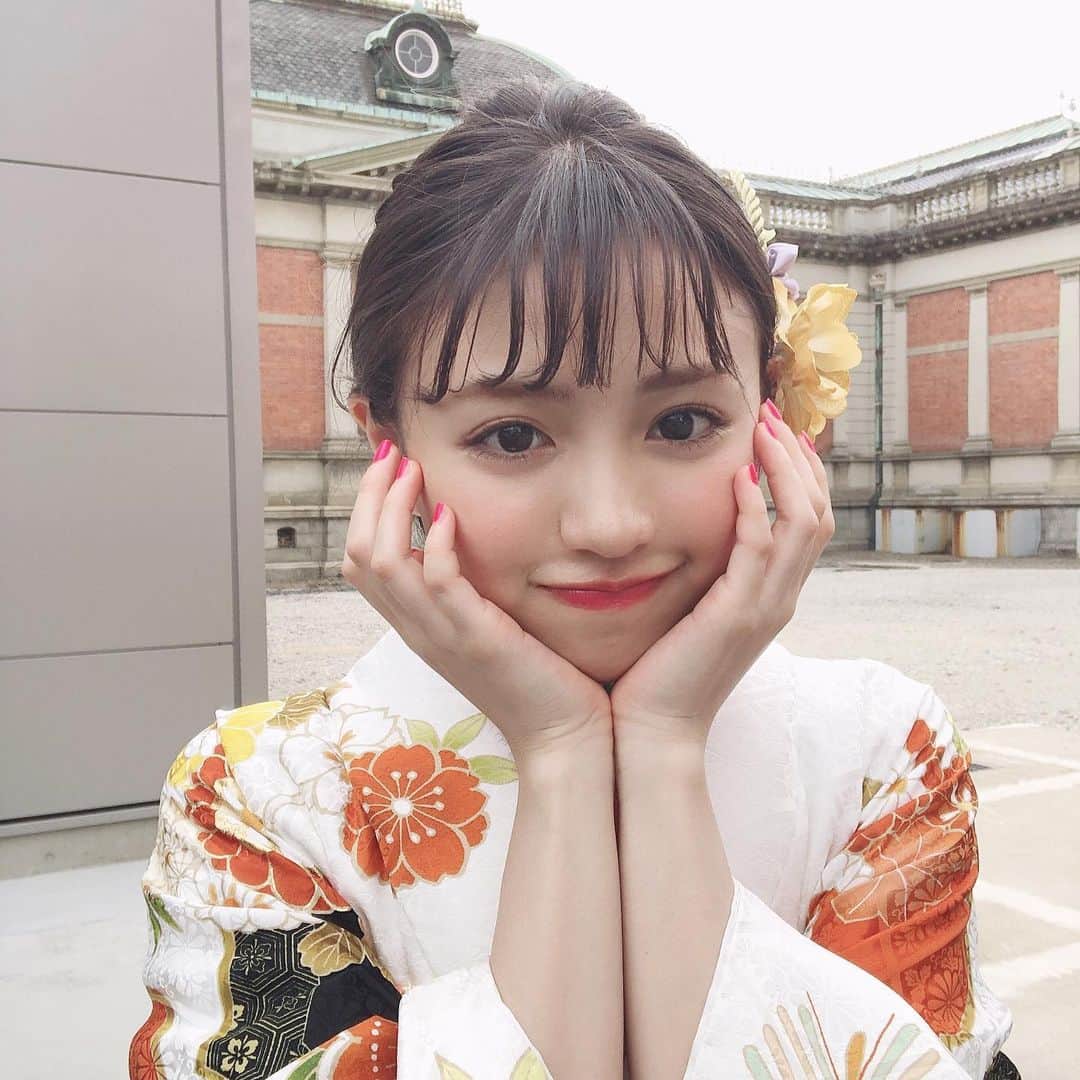 香音さんのインスタグラム写真 - (香音Instagram)「昨日まで振り袖の撮影で京都に行っていました〜☺️ . 神社で撮影をしていたら子タヌキちゃんが歩いてたんです。 . 運命感じちゃいましたよね〜🦝」7月12日 22時02分 - kanon420_official