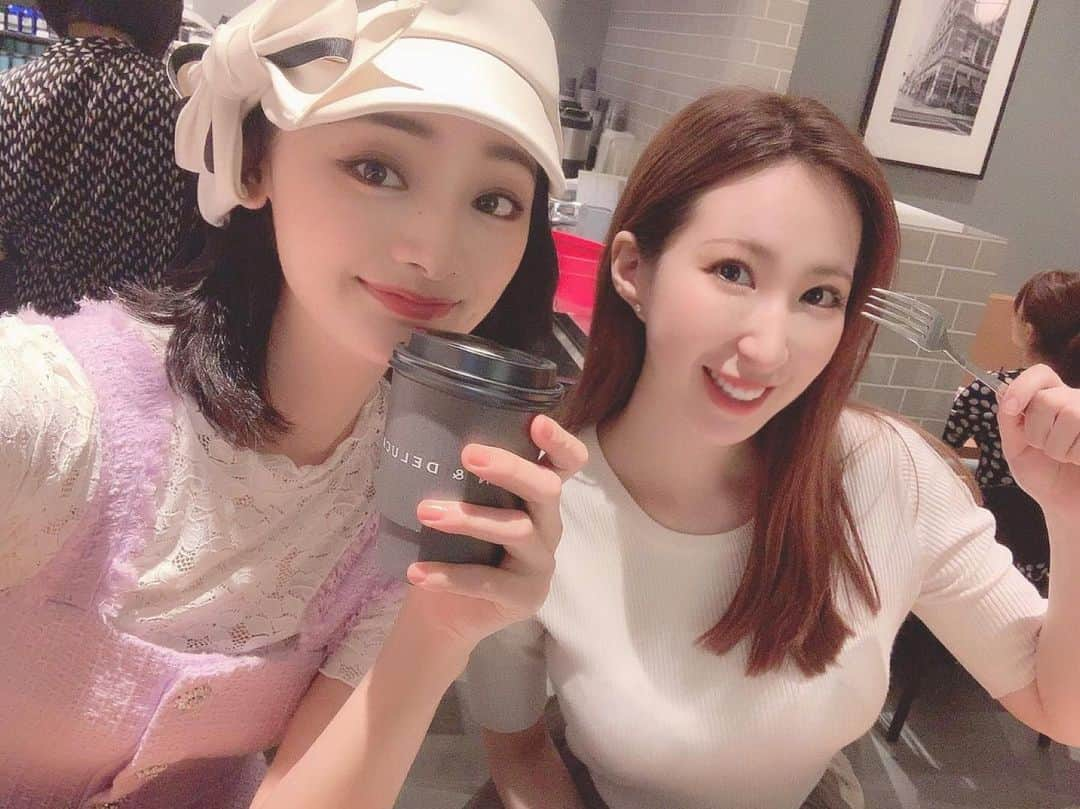 内田美麗（麗奈ゆう）さんのインスタグラム写真 - (内田美麗（麗奈ゆう）Instagram)「今日は一回公演だけだったので、りささんとディナー🍽してきました💜💓💜 この前エリザ観に来てくれて凄く感動してくれたとの事🙇‍♀️✨✨✨ ありがとう💓☺️💓 りさとはかれこれ６年くらいの仲なんだけど、良い意味で変わらず向上心があっていつも刺激をもらってます🙇‍♀️✨✨✨ 同い年で女社長で本当に尊敬する。  これからも仲良くしてね🥰🥰🥰 #ディナー#写真 は#お茶#ベスティー#仲良し#銀座#洋服 は#zara #gu#キャスケット#カシラ」7月12日 22時04分 - miretan29